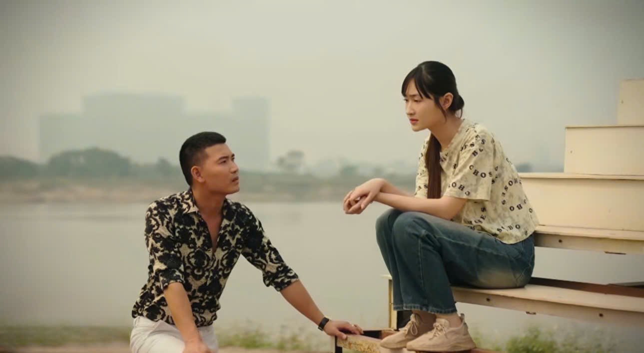 Hung confided and volunteered to be Trang's father in episode 32 of "Steps into Life". Photo: VFC