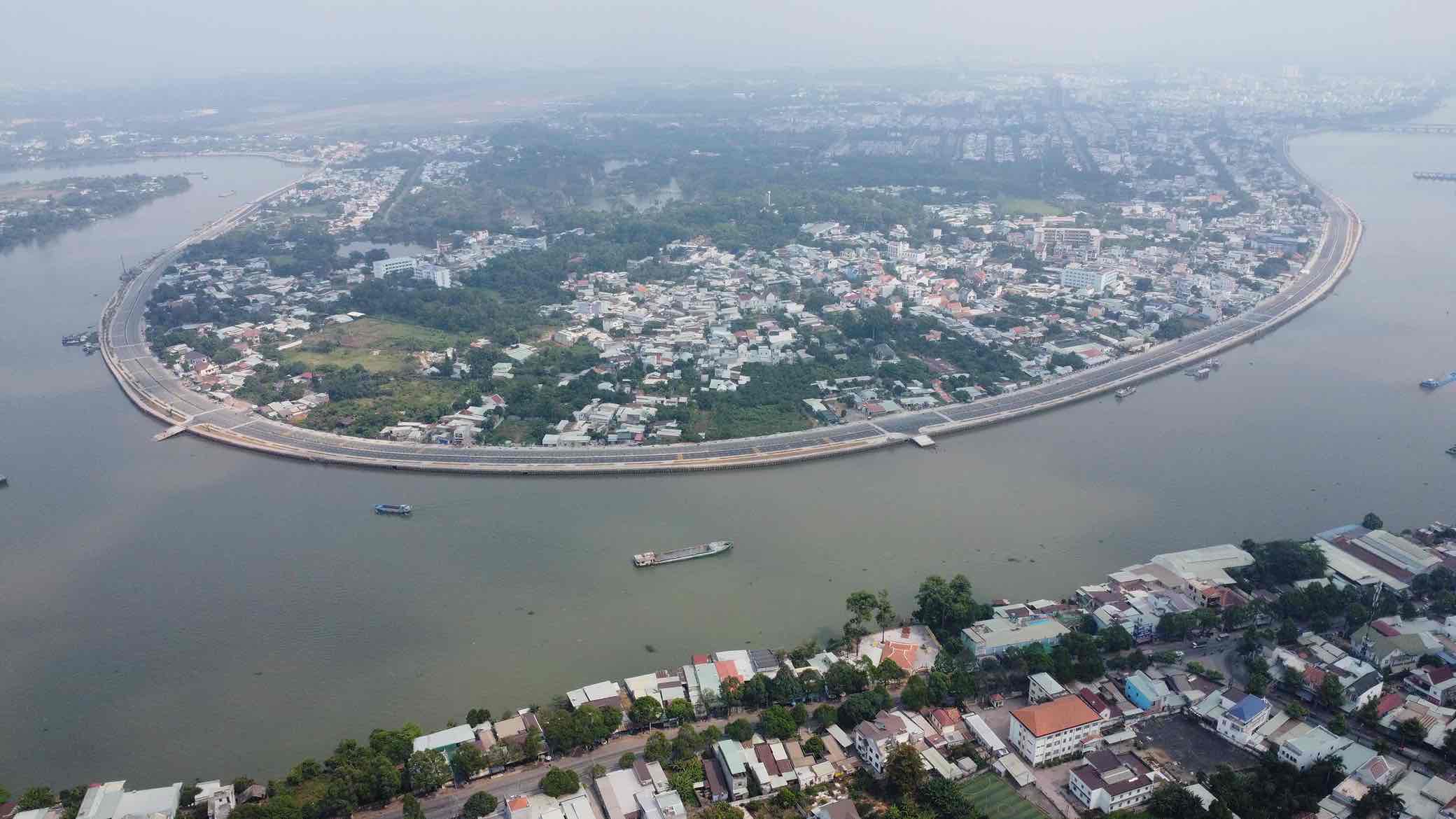 Toàn cảnh dự án đường ven sông Đồng Nai qua phường Trấn Biên. Ảnh: HAC