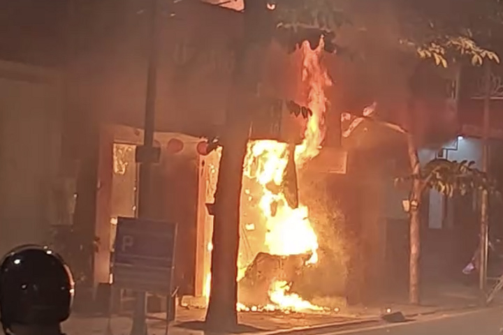 Scene of the fire at a porridge shop on Hang Voi street (Hanoi). Photo: People provided