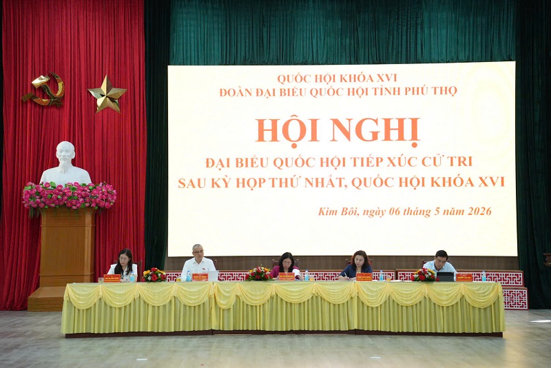 Các Đại biểu Quốc hội tiếp xúc cử tri ở Phú Thọ. Ảnh: Minh Chuyên