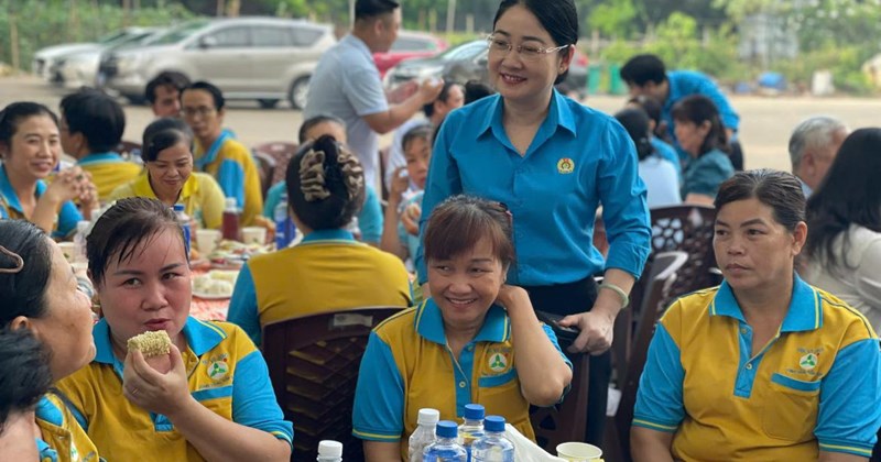 Lãnh đạo, doanh nghiệp lắng nghe người lao động trong buổi cà phê sáng
