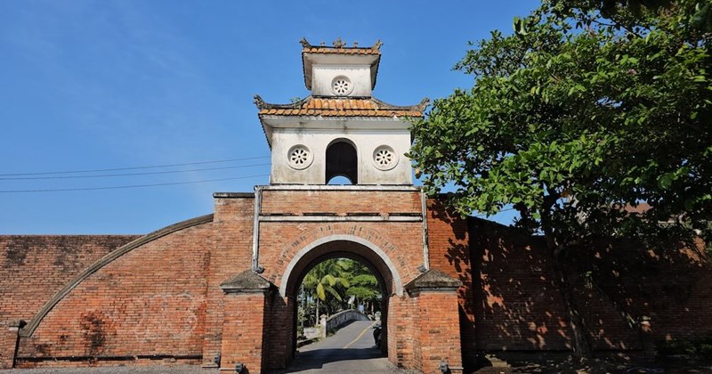 Quảng Bình: Siết chặt quản lý graffiti tại thành cổ Đồng Hới, Quảng Bình Quan