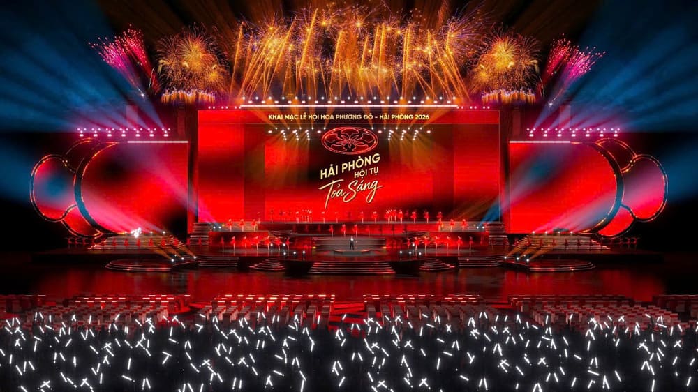 The stage of the opening night of the 2026 Red Flamboyant Flower Festival is invested grandly with an international standard sound and lighting system. Photo: Organizing Committee