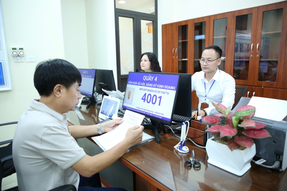 The Ministry of Home Affairs has proposed specific plans and roadmaps for salary reform. Photo: Lam Duy