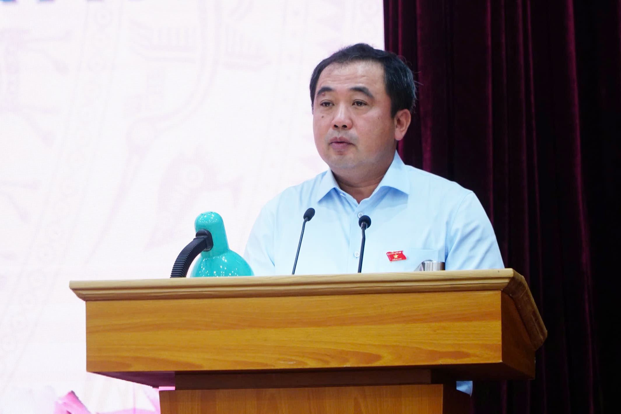 Hanoi Party Secretary Tran Duc Thang speaks at a meeting with voters. Photo: Hoai Anh