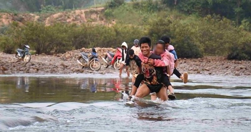 Làng Lang Trang cần cầu, phụ huynh không còn cõng con đến trường