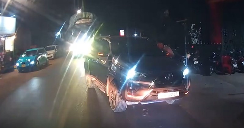 Đắk Lắk: Xử lý tài xế dừng xe ngược chiều trên quốc lộ sau phản ánh