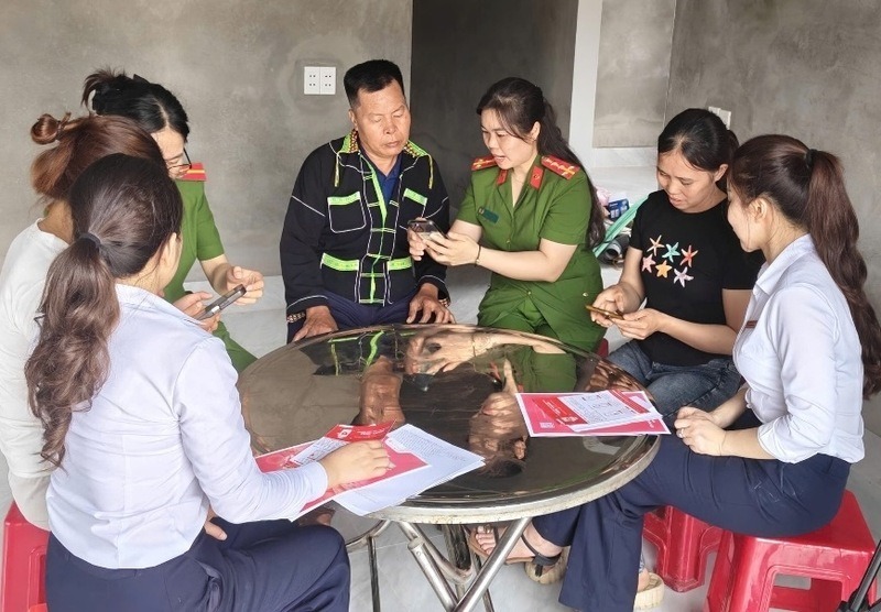 Young officials of Lang Son update digital knowledge and skills and information security for ethnic minorities. Photo: Lang Son Department of Science and Technology