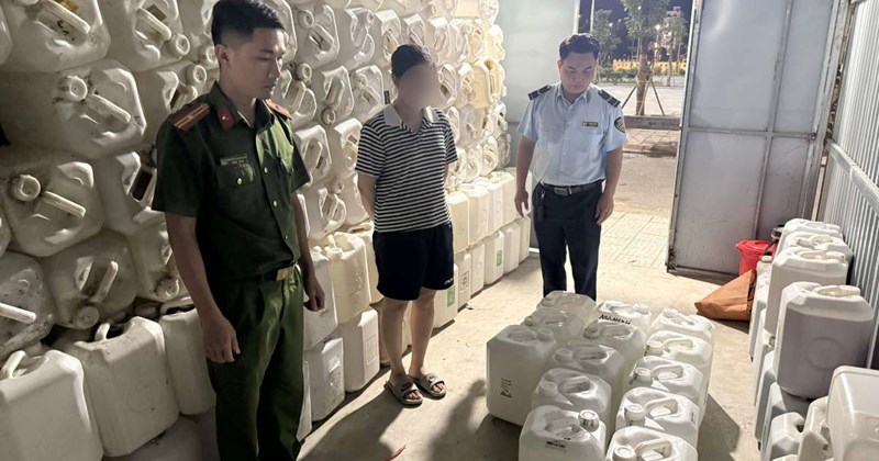 Ninh Bình: Thu giữ, tiêu hủy 400 lít rượu không rõ nguồn gốc
