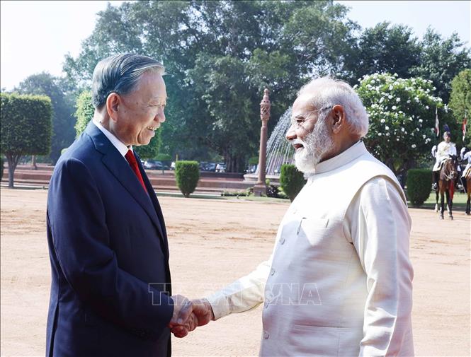 Thủ tướng Ấn Độ Narendra Modi đón Tổng Bí thư, Chủ tịch nước Tô Lâm. Ảnh: TTXVN