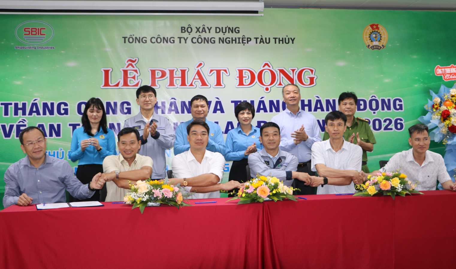 Units under Vietnam Shipbuilding Industry Corporation sign commitments to emulation on occupational safety and health in 2026. Photo: Phuong Linh