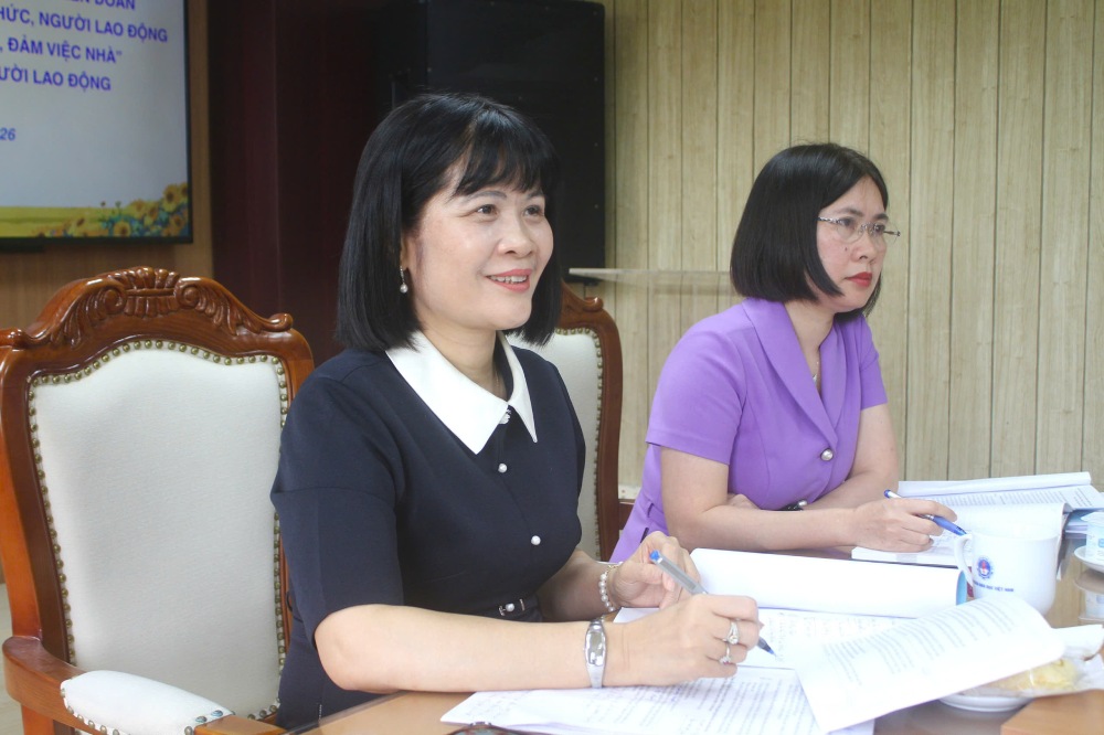 Bà Đỗ Hồng Vân (trái ảnh) đề nghị các đại biểu tập trung đánh giá thực chất hiệu quả của Nghị quyết 6b. Ảnh: Quỳnh Chi
