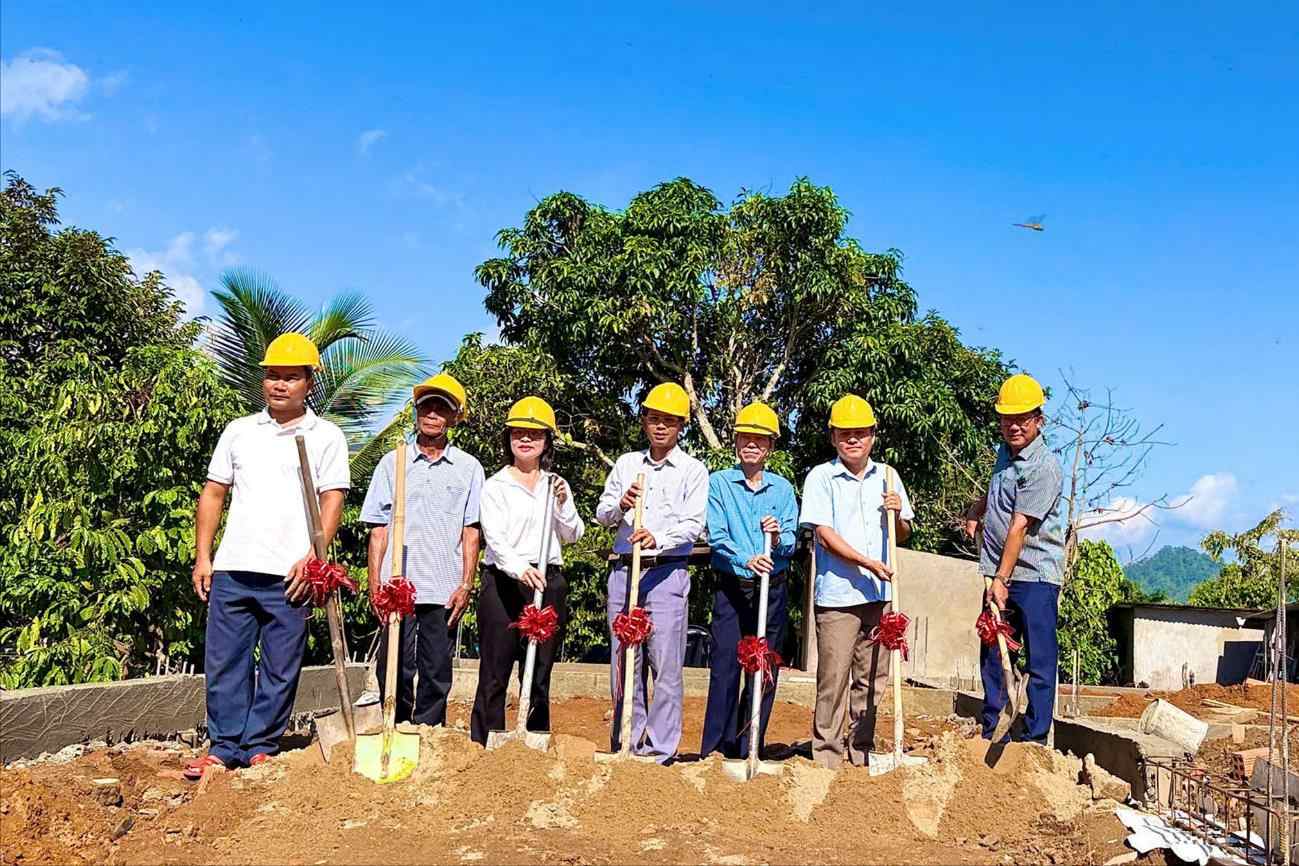 The Vietnam Fatherland Front Committee of Lam Dong province and Dam Rong 2 commune started construction of houses for households affected by natural disasters. Photo: Huyen Vu