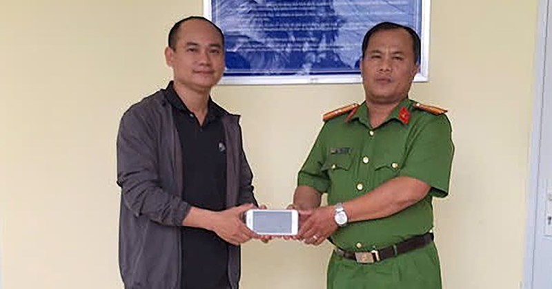Công an xã vùng cao giúp dân tìm lại điện thoại bị mất