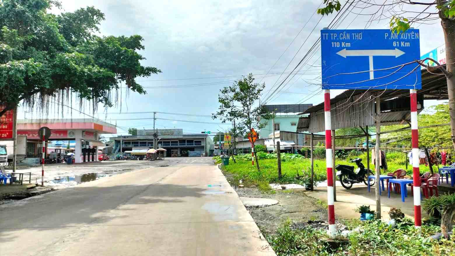 Nút giao đường Cầu Sập - Ninh Quới đoạn tiếp giáp Quốc lộ 1 đi Cà Mau, Cần Thơ. Ảnh: Nhật Hồ.