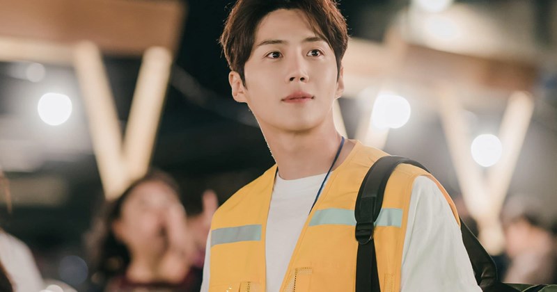 Kim Seon Ho né tránh câu hỏi trực tiếp về thuế