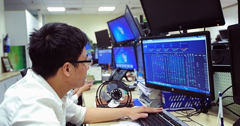 Chứng khoán đảo chiều, tăng hơn 16 điểm nhờ dòng tiền bắt đáy