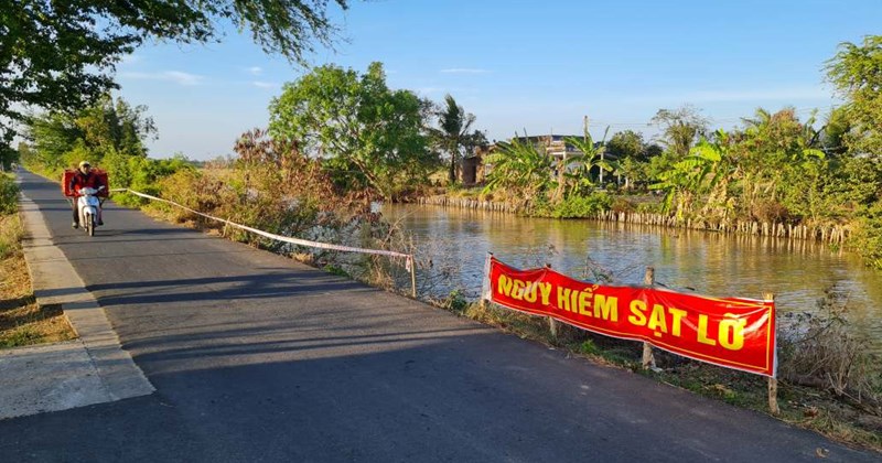 Sạt lở đe dọa đường vào chùa Hưng Thiện, Cà Mau