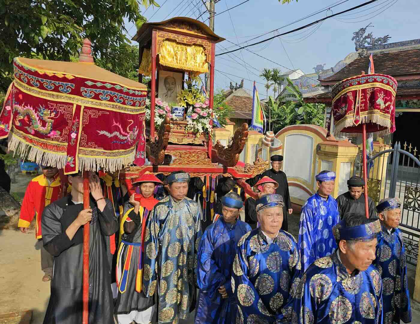 The procession of Uncle Ho in a festival once held in Duong No village. Photo: Thanh Dat.
