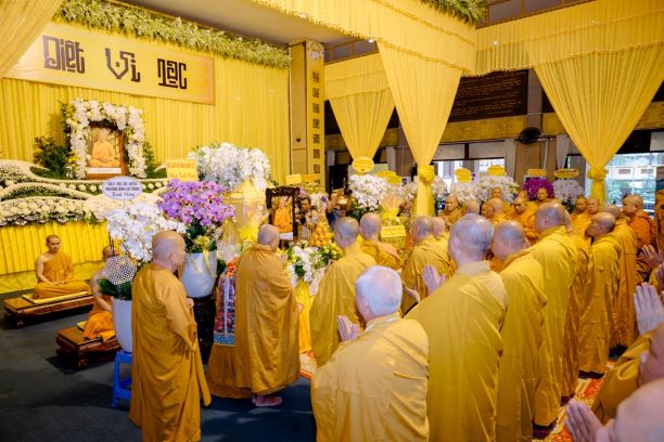 Đoàn Trung ương Giáo hội do Trưởng lão Hòa thượng Thích Thiện Nhơn – Phó Pháp chủ Hội đồng Chứng minh, Chủ tịch Hội đồng Trị sự dẫn đầu đã quang lâm cử hành Lễ viếng tang Trưởng lão Hòa thượng Thích Giác Tường. Ảnh: Đăng Huy
