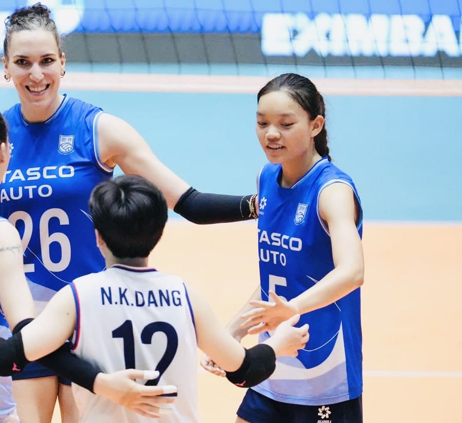 Young main attacker Bui Thi Anh Thao is focusing on playing for the Hanoi team before joining the Vietnam U18 Women's Team. Photo: VFV