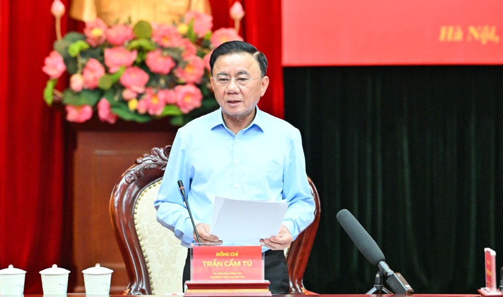 Politburo Member, Standing Secretary of the Secretariat Tran Cam Tu delivered a concluding speech at the working session. Photo: Kim Thanh