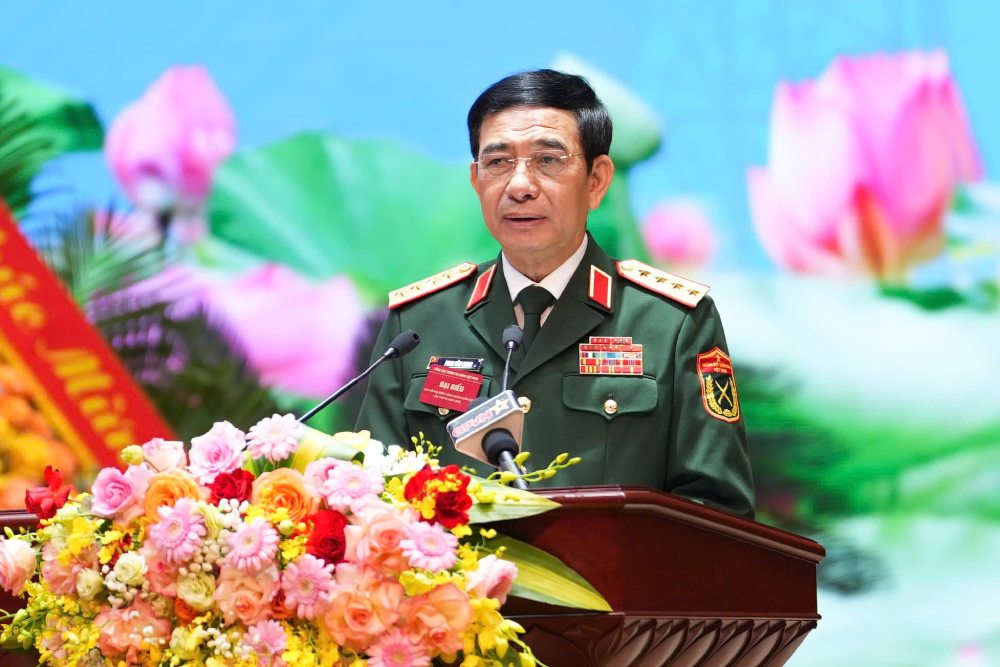 General Phan Van Giang - Member of the Politburo, Deputy Secretary of the Central Military Commission, Deputy Prime Minister, Minister of National Defense sent congratulatory letters to officers, staff, and soldiers of the Department of Propaganda and Training and the Army Propaganda and Training sector through various periods on the occasion of the 80th anniversary of the Traditional Day of the Department of Propaganda and Training and the Army Propaganda and Training sector. Photo: Huu Chanh