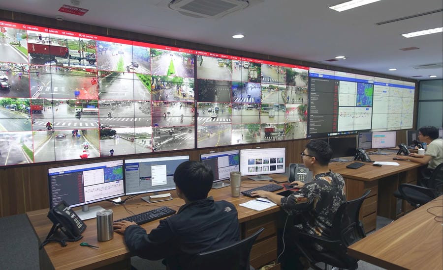 The Da Nang City Smart City Monitoring and Operation Center (IOC) has integrated data from all disaster monitoring stations in the city into digital maps to serve disaster response. Photo: Hoang Hiep
