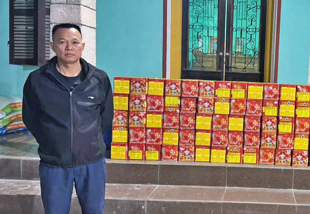 Một đối tượng buôn bán 300kg pháo hoa nổ bị Công an Bắc Ninh khởi tố. Ảnh: Công an Bắc Ninh