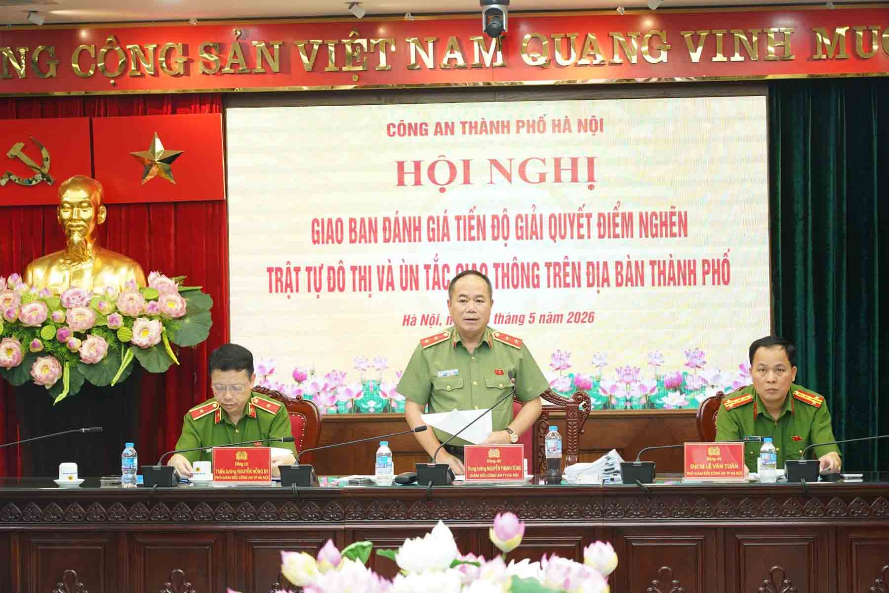 Lieutenant General Nguyen Thanh Tung - Director of Hanoi Police Department - chaired the conference. Photo: Hanoi Police
