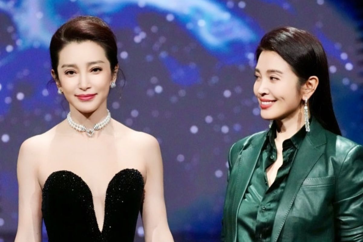 Lý Băng Băng cùng Lý Tuyết thành lập công ty năm 2018. Ảnh: Xinhua