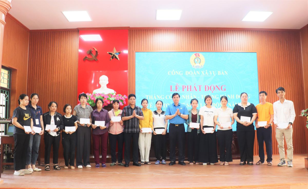 Le syndicat de la commune de Vụ Bản, province de Ninh Bình, organise la cérémonie de lancement du Mois des travailleurs 2026. Photo: Portail d'information électronique de la commune de Vụ Bản
