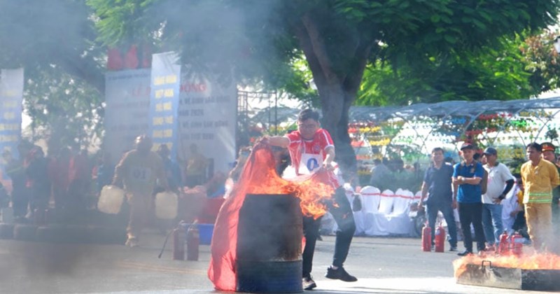 Hơn 600 công nhân tranh tài kỹ năng phòng cháy chữa cháy