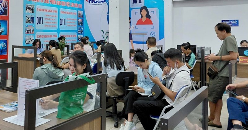 Người lao động khai báo tìm việc, nhận trợ cấp qua VNeID