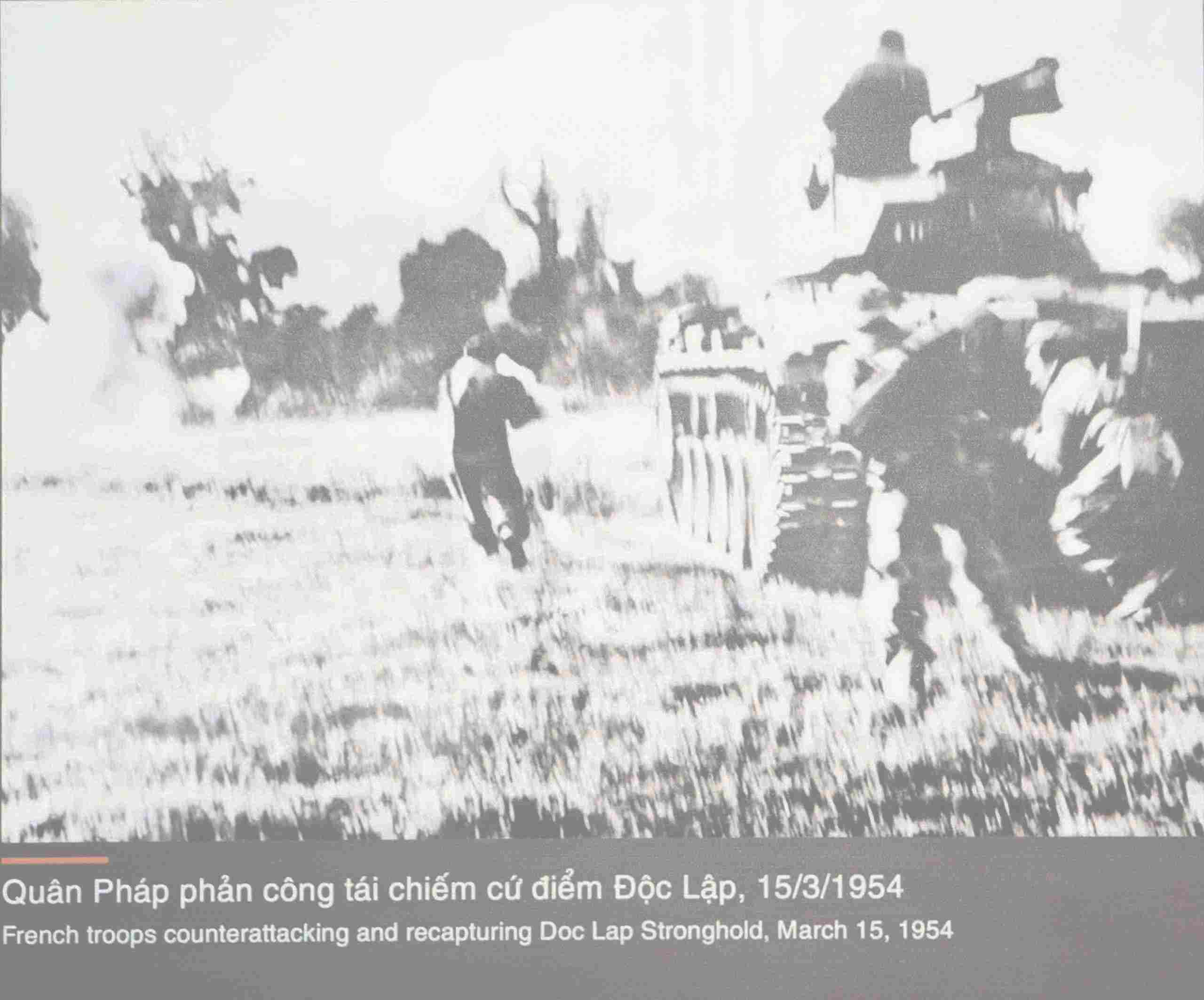 Quân Pháp phản công tái chiếm cứ điểm Độc Lập ngày 15.3.1954. 2 giờ sáng, ngày 15.3.1954, Trung đoàn 165/Đại đoàn 312 và Trung đoàn 88/Đại đoàn 308 tiến công Cụm cứ điểm Độc Lập. Đến 6 giờ 30, ta chiếm lĩnh trận địa, tiêu diệt Tiểu đoàn Bắc Phi tăng cường, diệt hơn 400 tên, bắt sống gần 200 tên. Trung tá Pirốt (Piroth), Chỉ huy pháo binh Tập đoàn cứ điểm tự sát vì không diệt được pháo đối phương như đã hứa với Nava.  