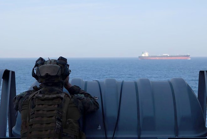 第31海兵遠征旅団の米海兵隊員と揚陸輸送艦USSニューオーリンズの乗組員が、2026年4月16日のイラン封鎖作戦を支援。写真:米中央軍司令部