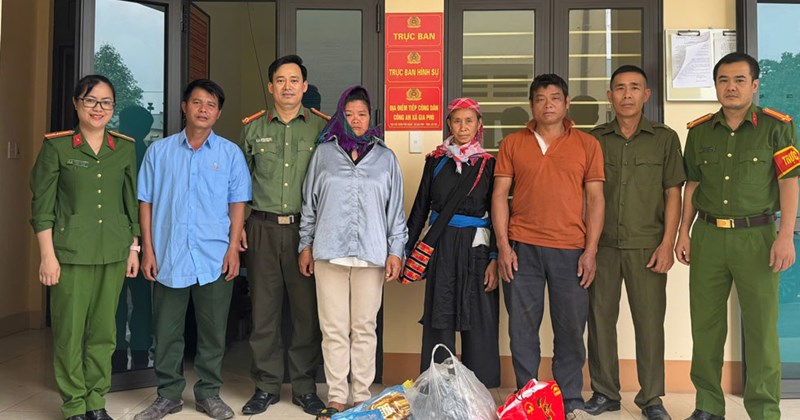 Công an giúp phụ nữ dân tộc thiểu số lạc 10 ngày về nhà