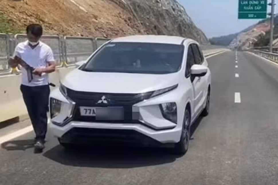 Tài xế lái ôtô chạy ngược chiều trên cao tốc Hoài Nhơn - Quy Nhơn vào sáng 29.4. Ảnh: Cục CSGT
