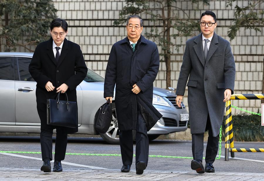 Former Korean Prime Minister Han Duck-soo (center). Photo: Xinhua