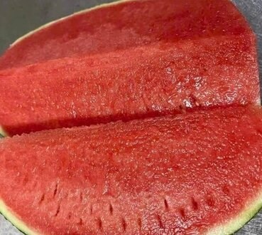 For people with high uric acid or gout, eating watermelon also needs to be controlled properly. Graphic photo: Huong Son