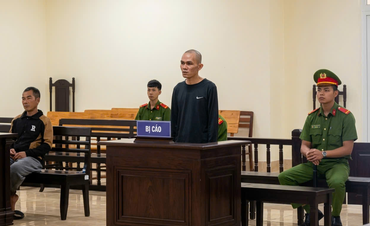Hội đồng xét xử quyết định trả hồ sơ để điều tra bổ sung, làm rõ hồ sơ bệnh án tâm thần của bị cáo Nguyễn Văn Ty. Ảnh: Nguyễn Tiến