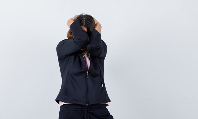 Work pressure, lack of sleep and prolonged stress cause many people to have abdominal pain and bloating. Photo: Thuy Duong