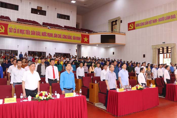 Délégués participant à la cérémonie de lancement du Mois d'action pour la sécurité et la santé au travail 2026. Photo: Comité populaire de la province de Lai Châu