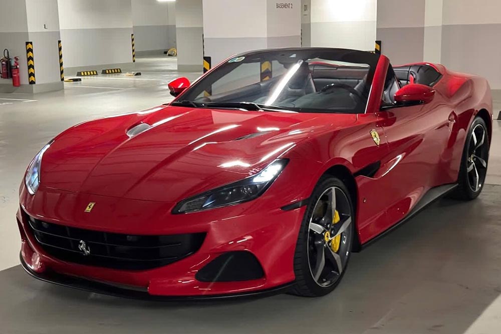 The Ferrari Portofino M supercar with white exterior and decals has just been transferred to a new owner in Hai Phong. Photo: Lan Minh