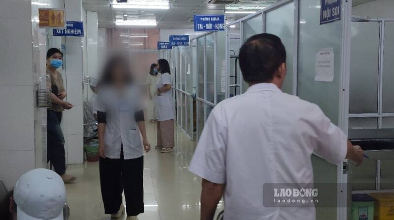 El proceso de emisión de certificados de salud en la Clínica Policlínica Minh Duc muestra signos anormales: cuando se completa en solo unos 10-15 minutos. Foto: PV