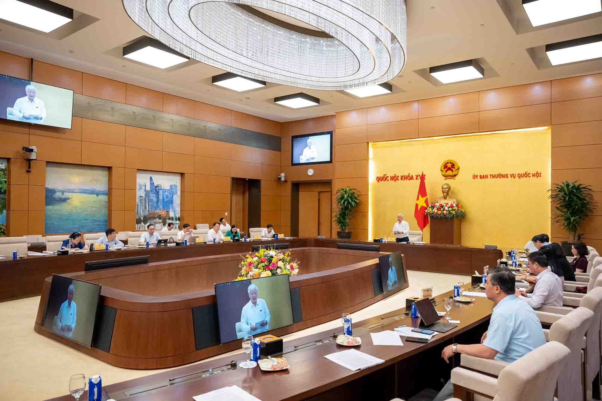 Phó Chủ tịch Thường trực Quốc hội Đỗ Văn Chiến chủ trì họp giao ban với Thường trực các cơ quan của Quốc hội. Ảnh: Phạm Thắng.