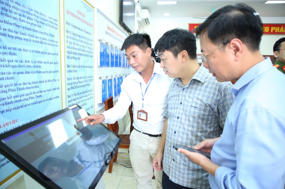 May 10th is the deadline for localities to summarize 1 year of implementing the arrangement of administrative units at all levels and the activities of local authorities at 2 levels. Photo: Pham Dong