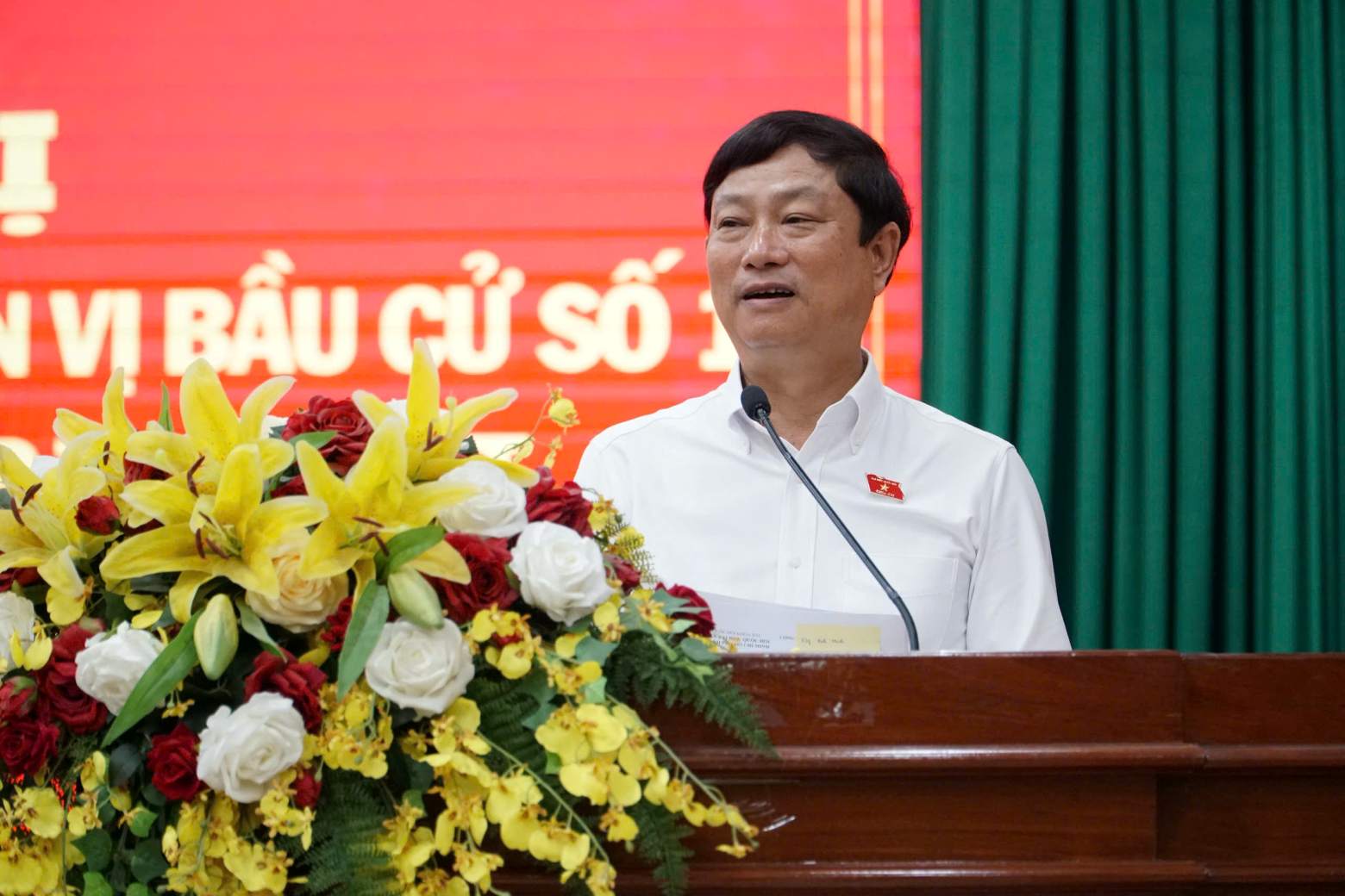 Ông Võ Văn Minh - Chủ tịch HĐND TPHCM chỉ đạo Bảo hiểm Xã hội TPHCM xử lý nhanh vụ việc. Ảnh: Đình Trọng
