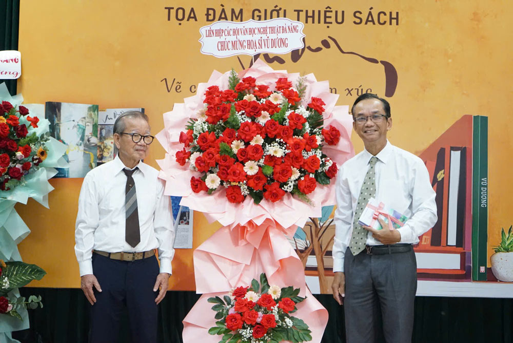 Artist Vu Duong (left) at the book launch. Photo: Tuong Minh