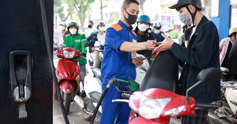 Kinh tế 24h: Giá dầu tiếp tục giảm, thấp hơn nhiều nước trong khu vực